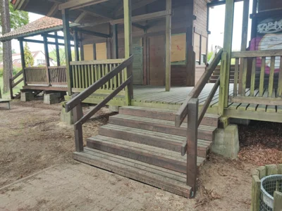 Komplette Erneuerung der Treppe am Badestrand Zechlinerhütte (Bild vergr&ouml;&szlig;ern)