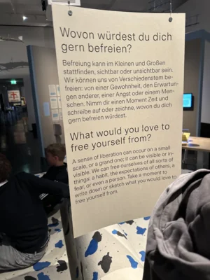 Freiheit, Journalismus und ein Gast aus Pakistan – Klassen 8a und 8b im Deutschen Hygiene-Museum (Bild vergr&ouml;&szlig;ern)
