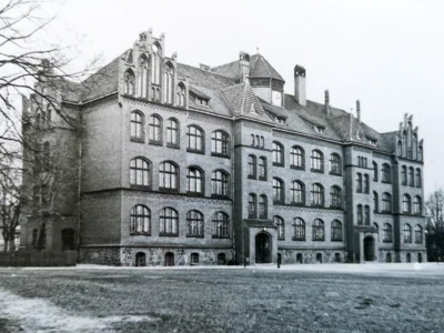 Das Pritzwalker Gymnasium - damals die Goethe-Schule II- im Jahr 1970. Foto: Alfred Winkel (Bild vergr&ouml;&szlig;ern)