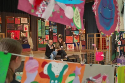 Kleine Hände, große Kreativität – Kunstausstellung der Kita Sternensegler begeistert zahlreiche Gäste (Bild vergr&ouml;&szlig;ern)