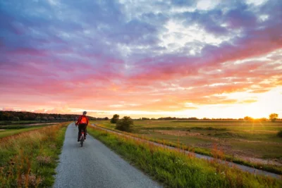 Fahrradfahrer auf dem Elberadweg I Foto: Anja Möller (Bild vergr&ouml;&szlig;ern)