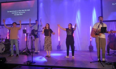 Mitreißende Lobpreisleder mit der Projektband sowie Sport, Spiel und Spaß bestimmen die Pfingsttagung des Christlichen Jugendbunds (cjb) in Puschendorf