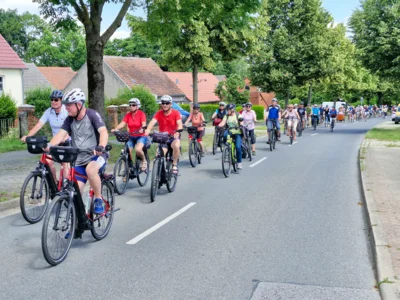 Die Sommertour mit dem Bürgermeister – hier 2025 – wird in diesem Jahr nach Wilmersdorf führen. Foto: Stadt Pritzwalk (Bild vergr&ouml;&szlig;ern)