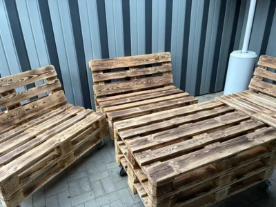 Großes Werkeln für die neue Gartenlounge in der „Bude“ (Bild vergr&ouml;&szlig;ern)