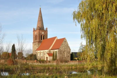 Dorfkirche in Marxdorf, Foto: Matthias Lubisch (Bild vergr&ouml;&szlig;ern)