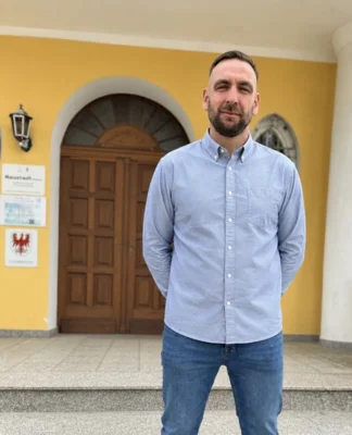 Auf dem Foto: neuer Bauamtsleiter - Herr Müller (Bild vergr&ouml;&szlig;ern)