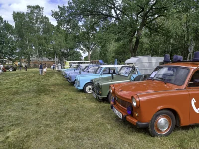 Oldtimer auf zwei und vier Rädern sind beim Dorffest in Sarnow am 20. Juni zu sehen. Foto: Stadt Pritzwalk (Bild vergr&ouml;&szlig;ern)