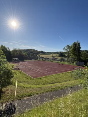Sanierung des Außensportplatzes in Prackenbach abgeschlossen