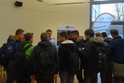 Meldung: Polizei, Zoll und Bundeswehr beraten Schüler