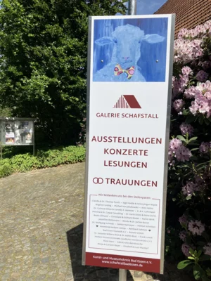 Die Stele am Schafstall mit dem Eintrag zu unserem Verein als Pate. (Bild vergr&ouml;&szlig;ern)