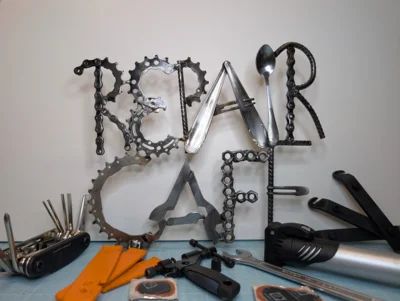 Kunstwerk-Schriftzug "Repair-Café"