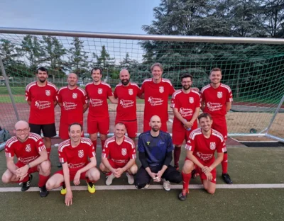 Die Betriebssportmannschaft des FC Sankt Augustin verliert das wichtige Heimspiel gegen Rot-Weiß Kriegsdorf knapp mit 0:1. Trotz guter Ansätze bleibt der FCA im Tabellenkeller. (Bild vergr&ouml;&szlig;ern)