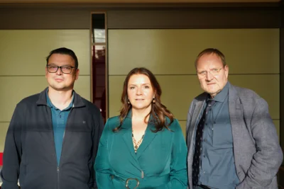 Frank-Rudi Schwochow, Birgit Kelle und Ralf Schuler im Rheinsberger Bu¨rgersaal (Bild vergr&ouml;&szlig;ern)