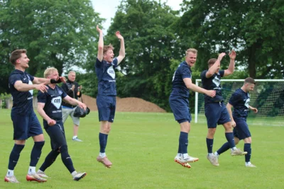 Sensationelle Aufholjagd sichert den Klassenerhalt (Bild vergr&ouml;&szlig;ern)