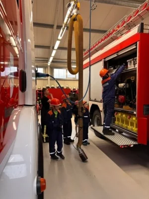 Ausbildungsdienst  „Schläuche und Armaturen bei der Feuerwehr“. (Bild vergr&ouml;&szlig;ern)
