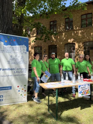 Mega-Mitmach-Fest begeistert Besucher und macht die Vielfalt des FamilienCampus Lausitz erlebbar (Bild vergr&ouml;&szlig;ern)