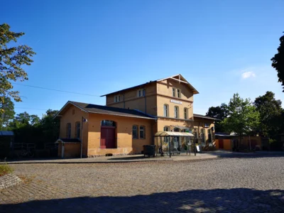 Gewerberaum im frisch sanierten Bahnhof Brück zu vermieten