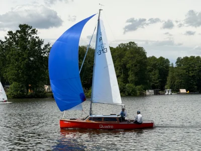 Freundschaftsregatta 2026 - 30 Boote und reichlich Wind auf dem Klostersee (Bild vergr&ouml;&szlig;ern)