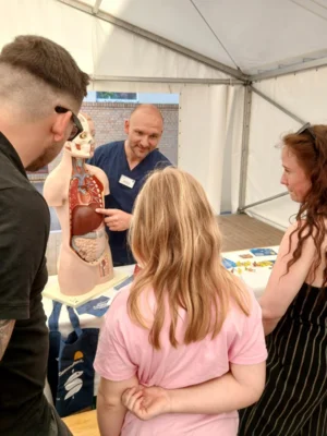 Spiel, Spaß und Wissenswertes gab es beim 2. Mega Mitmach Frühlingsfest zu erleben. (Bildnachweis: FamilienCampus Lausitz) (Bild vergr&ouml;&szlig;ern)