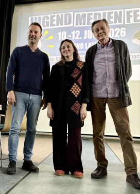 Medienpädagoge Andy Krüger, Projektleiterin Olesia Moroz und Latücht-Geschäftsführer Holm-Henning Freier (v.l.) laden Besucher des Jugendmedienfestes zu spannenden Wettbewerbsbeiträgen und einem vielseitigen Rahmenprogramm inklusive einer besonderen Premiere ein. Foto: Ute Köpke (Bild vergr&ouml;&szlig;ern)