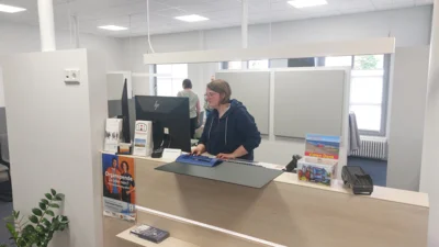 Foto: Modern, funktionell und mit der nötigen Privatsphäre: Das neue Bürgerbüro auf Föhr (Foto: AmtFA Andreas Hansen) Foto zur Meldung: Neues Bürgerbüro auf Föhr momentan Dienstag nachmittags nur nach vorheriger Terminvereinbarung erreichbar
