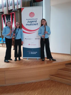 Foto: Preisträgerinnen Mira Schüler, Ayumi Tusim und Lina Eickhoff aus Marbach Foto zur Meldung: Jugend musiziert