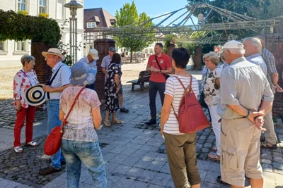 Stadtführung mit den Landsenioren im Sommer 2025. Foto: Stadt Pritzwalk (Bild vergr&ouml;&szlig;ern)