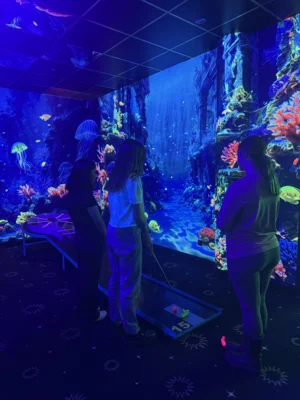 Ausflug zum Schwarzlicht-Minigolf nach Heilbronn (Bild vergr&ouml;&szlig;ern)