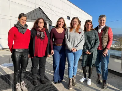 (v.l.): Verena Puchta (Diakonie Hochfranken, Außenstelle Marktredwitz), Anna Götz-Spranger (Diakonie Hochfranken, ehem. Leiterin Beratungsstelle), Alessandra Sherman (Diakonie Hochfranken, Leiterin Beratungsstelle), Doris Frank (Diakonie Hochfranken), Nicole Vogel, Lore Haupt (beide Beratungsstelle d. Landratsamtes (Bild vergr&ouml;&szlig;ern)