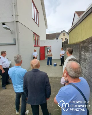 Neue Garage am Feuerwehrhaus Kleinsteinbach offiziell eingeweiht (Bild vergr&ouml;&szlig;ern)