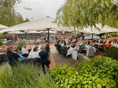 Foto: Die Feierstunde zum 35-jährigen Bestehen des Tourismusverbandes Spreewald fand im Strandhaus in Lübben statt. Foto: Tourismusverband Spreewald Foto zur Meldung: Tourismusverband Spreewald feiert 35-jähriges Bestehen