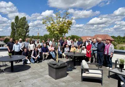 Die Teilnehmer des Festkolloquiums auf der Dachterrasse des DeveLUP. Foto: Jörn Wille
