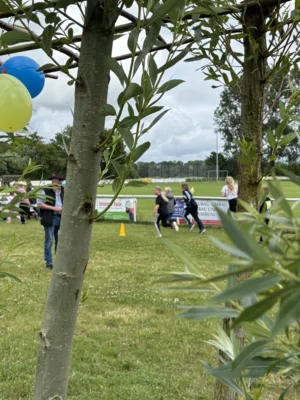 Ein riesiges Dankeschön! Unser Sponsorenlauf und die Einweihung des Weidenschlosses (Bild vergr&ouml;&szlig;ern)