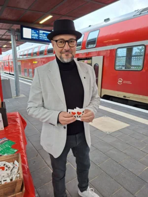 Danke für Ihre Geduld: Bürgermeister begrüßt Pendlerinnen und Pendler zur Wiedereröffnung der Bahnstrecke