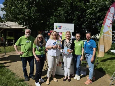 Besuch am Stand der Landesgartenschau Oberhessen. Erste Kreisbeigeordnete Birgit Weckler (3.v.r.) besucht das LGS-Team. Fotos: LGS (Bild vergr&ouml;&szlig;ern)