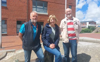 Foto: Wissen, was Senioren begehren: Ulrich Harder, Martina Krauthoff und Karlheinz Benoit vom Wyker Seniorenbeirat (v.l.) (Foto: Stadt Wyk Andreas Hansen) Foto zur Meldung: Seniorenbeirat der Stadt Wyk stellt Auswertung der Seniorenbefragung vor