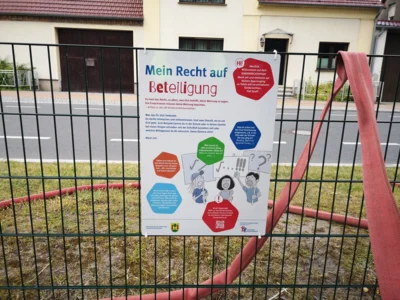 Kinderrechtepfad und Bücherzelle eingeweiht in Brück-Rottstock