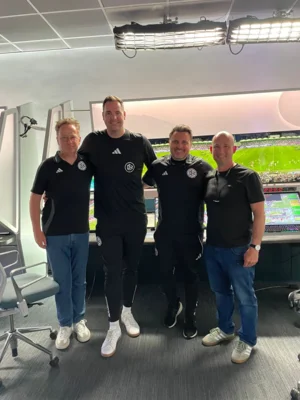 Zu Besuch im Video-Assist-Center (Bild vergr&ouml;&szlig;ern)