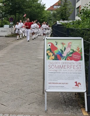Ein Wiedersehen, das von Herzen kommt – Sommerfest im Vitanas Seniorenzentrum (Bild vergr&ouml;&szlig;ern)