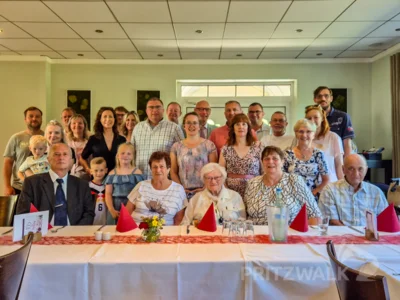 (Fast) die ganze Familie vereint: Herta Mertens feierte in Falkenhagen ihren 105. Geburtstag. Sie ist die älteste Pritzwalkerin. Foto: Stadt Pritzwalk (Bild vergr&ouml;&szlig;ern)
