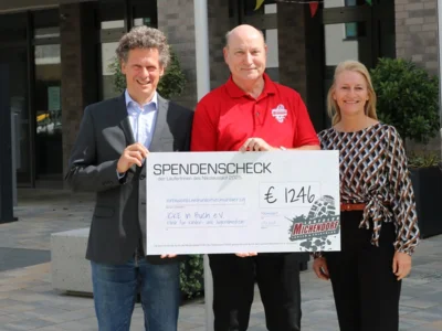 Spendenscheckübergabe an den Verein ICKE in Buch e.V.
