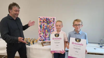 2. BGM Roland Rieger mit den beiden Preisträgern (Bild vergr&ouml;&szlig;ern)