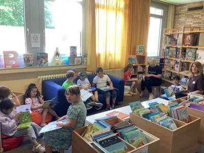 Kindergartenkinder erobern die Stadt- und Schulbibliothek Sontra (Bild vergr&ouml;&szlig;ern)