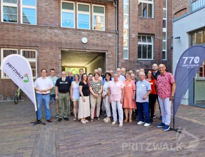 Vertreterinnen und Vertreter von 25 Vereinen der Stadt Pritzwalk haben ihre Bescheide für die Vereinsförderung entgegengenommen. Foto: Stadt Pritzwalk (Bild vergr&ouml;&szlig;ern)
