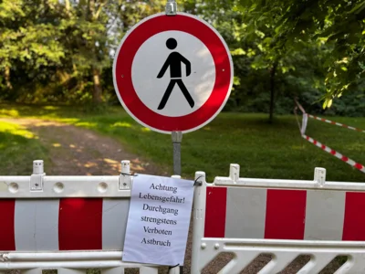Foto zur Meldung: Sperrungen am Ommersheimer Weiher: Gefahr durch Grünastbruch