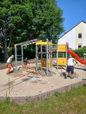 Aufbau Kletter- und Spielgerät (Bild vergr&ouml;&szlig;ern)