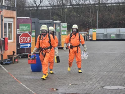 Düngemittel verursacht ein Gefahrgut Einsatz auf einen Wertstoffhof in Osterrönfeld (Bild vergr&ouml;&szlig;ern)