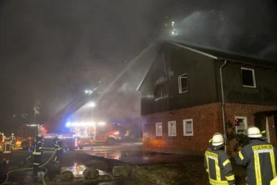 Feuer im Mehrfamilienhaus in Emkendorf (Bild vergr&ouml;&szlig;ern)