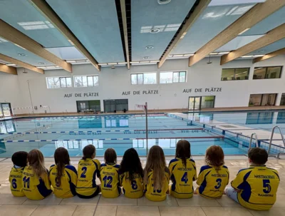 Erfolgreicher Schwimmwettbewerb der 4. Klassen im Bambados (Bild vergr&ouml;&szlig;ern)
