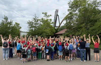 Schulausflug in den Freizeitpark Tripsdrill (Bild vergr&ouml;&szlig;ern)